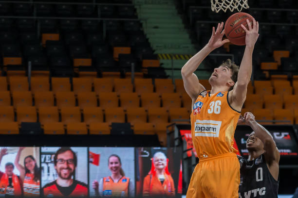 仅有助于球 仅有助于球